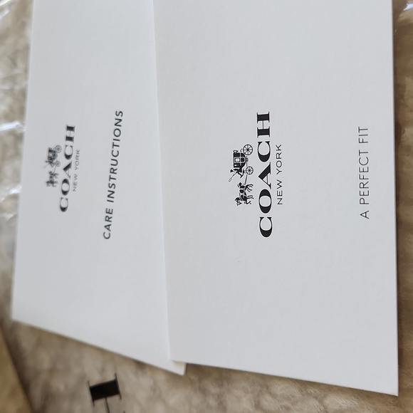 NWT IOB Coach Metallic Cherry Color Block Sig Corner Zip Wristlet 🍒 - Picture 3 of 16